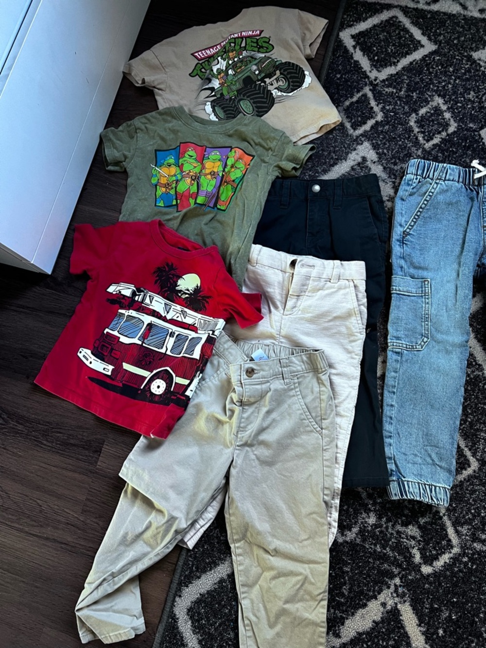 Lot of toddlers clothes 3T (some 4T)